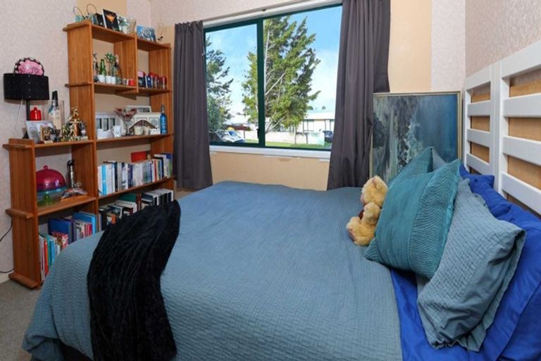 Photo of property in 19a Riserra Drive, Ranui, Auckland, 0612