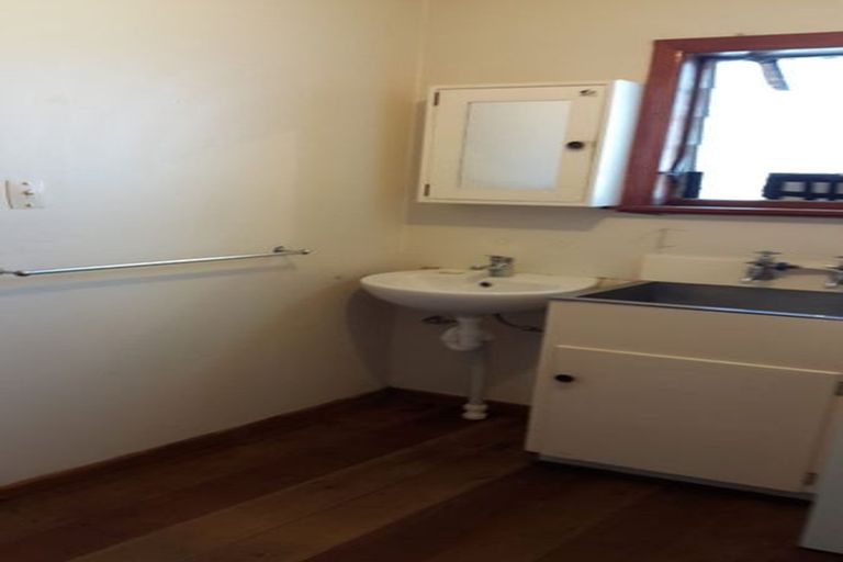 Photo of property in 6 Te Wharepouri Street, Berhampore, Wellington, 6023