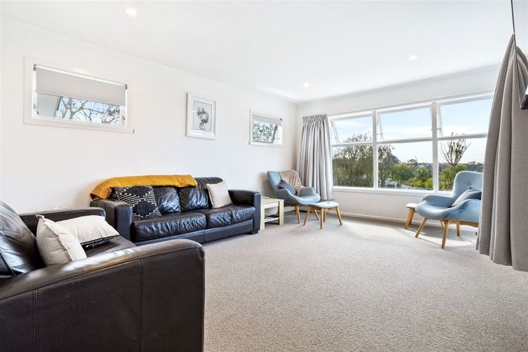 Photo of property in 27 Gill Avenue, Te Atatu Peninsula, Auckland, 0610