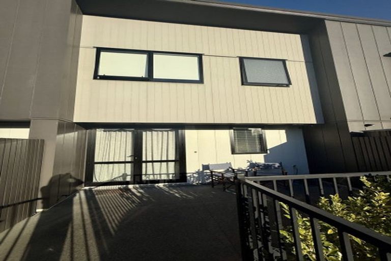 Photo of property in 35 Cessna Crescent, Mangere, Auckland, 2022