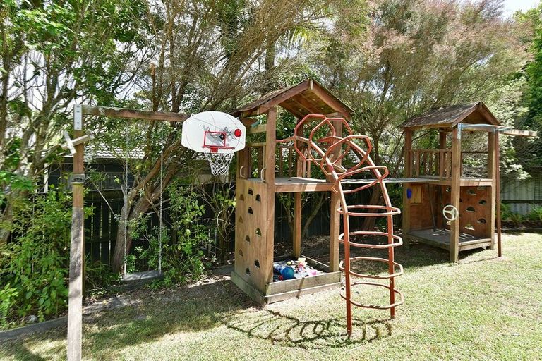 Photo of property in 61 Brian Crescent, Stanmore Bay, Whangaparaoa, 0932