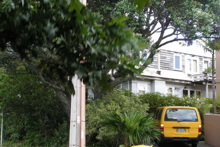 Photo of property in 2a Hauraki Road, Hauraki, Auckland, 0622