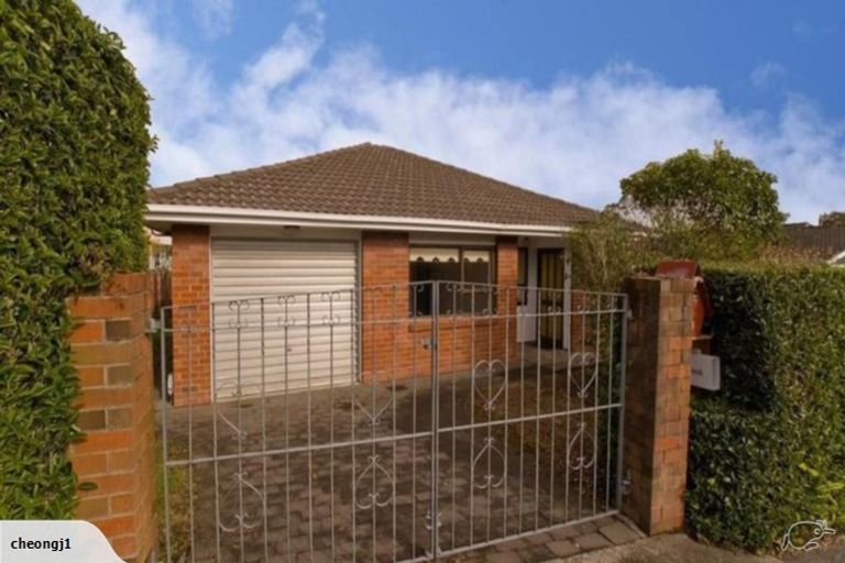 Photo of property in 2/25 Patons Road, Howick, Auckland, 2014