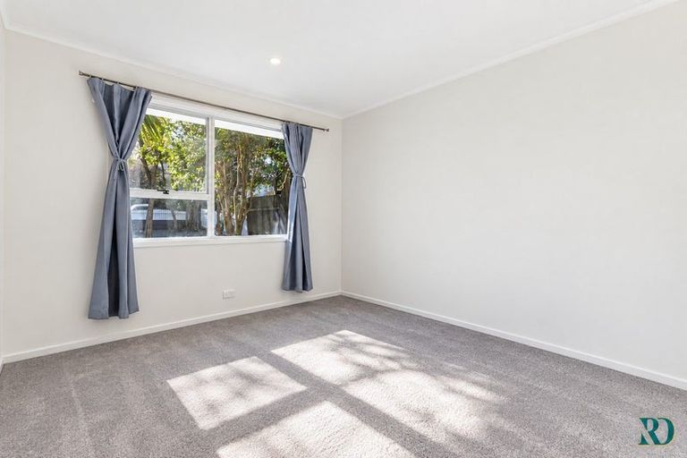 Photo of property in 38 Sunline Avenue, Massey, Auckland, 0614