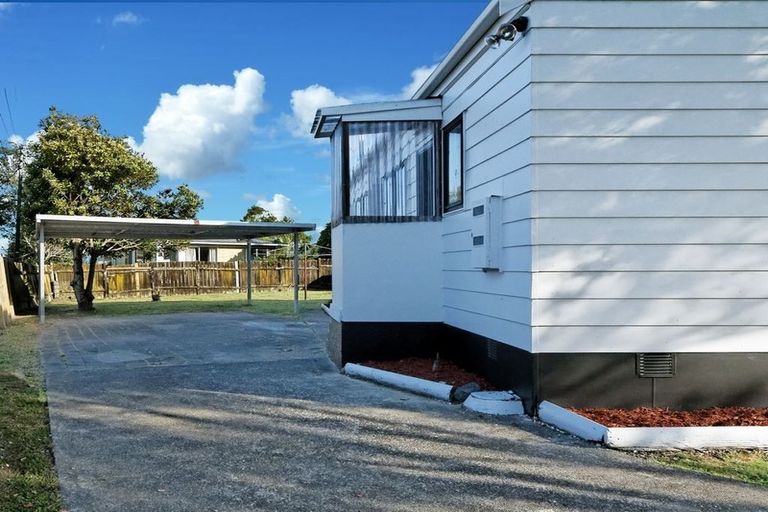 Photo of property in 102 Bruce Mclaren Road, Henderson, Auckland, 0612