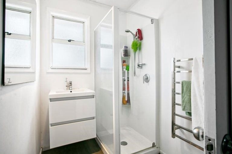 Photo of property in 12 Tamariki Avenue, Kelston, Auckland, 0602