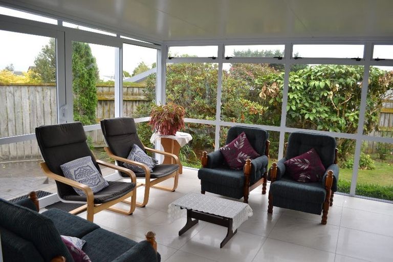 Photo of property in 33 Abby Road, Fitzherbert, Palmerston North, 4410