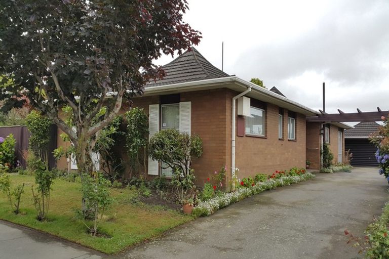 Photo of property in 210 Memorial Avenue, Burnside, Christchurch, 8053