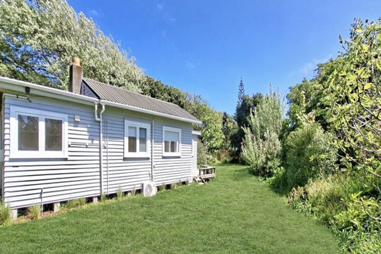 Photo of property in 21 Manuka Street, Otaki Beach, Otaki, 5512