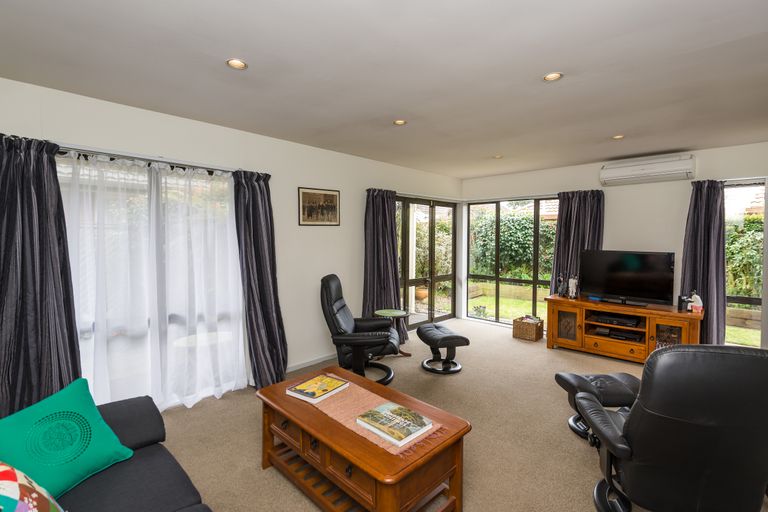 Photo of property in 2/90 Proctor Street, Papanui, Christchurch, 8053