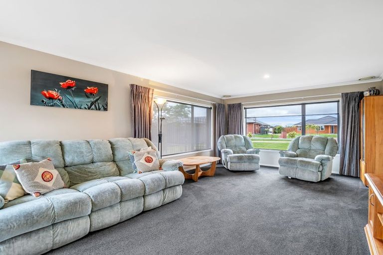 Photo of property in 3 Crabapple Close, Milson, Palmerston North, 4414