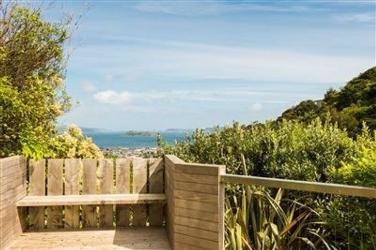 Photo of property in 74 Dowse Drive, Maungaraki, Lower Hutt, 5010