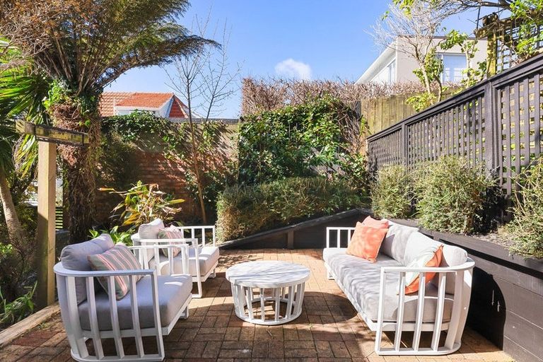 Photo of property in 76 Khandallah Road, Ngaio, Wellington, 6035