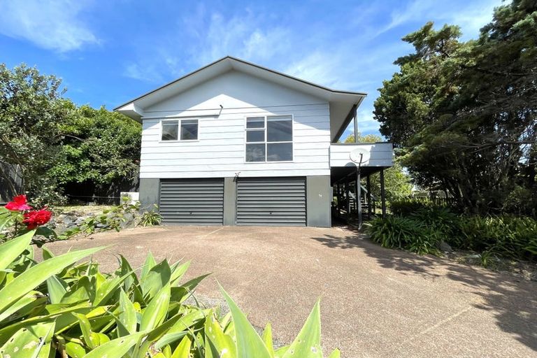 Photo of property in 10 Brian Crescent, Stanmore Bay, Whangaparaoa, 0932