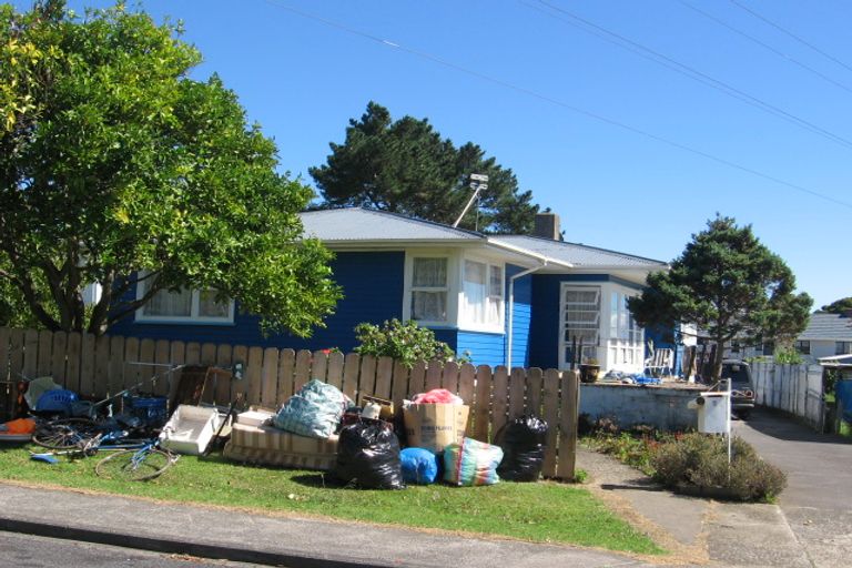 Photo of property in 8 Martin Place, Kelston, Auckland, 0602