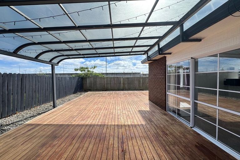 Photo of property in 31 Barbados Drive, Unsworth Heights, Auckland, 0632