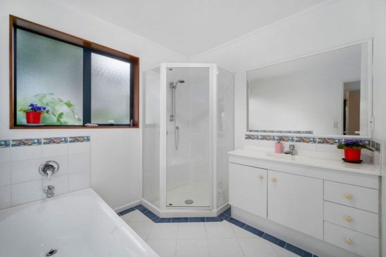 Photo of property in 19 Angel Way, Stanmore Bay, Whangaparaoa, 0932