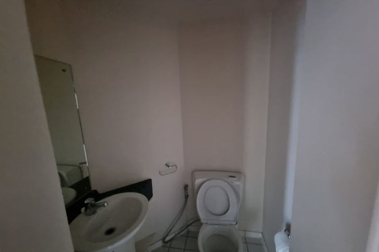 Photo of property in Grandstand Apartments, 4/80 Kent Terrace, Mount Victoria, Wellington, 6011