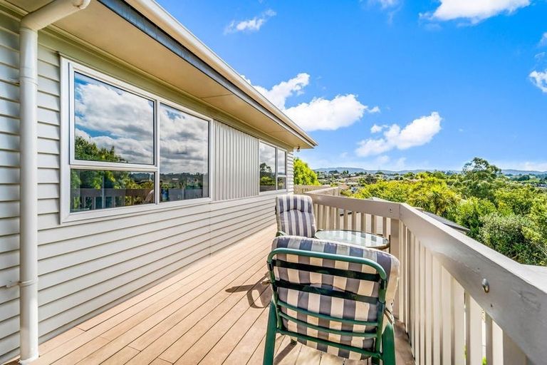 Photo of property in 5 Seabar Place, Glen Eden, Auckland, 0602