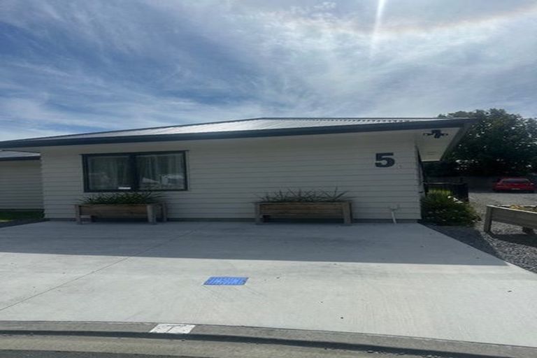 Photo of property in 5 He Tangata Place, Paraparaumu, 5032