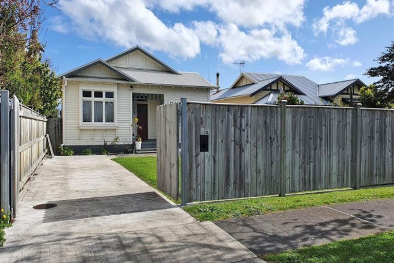 Photo of property in 1/22 Vigor Brown Street, Napier South, Napier, 4110