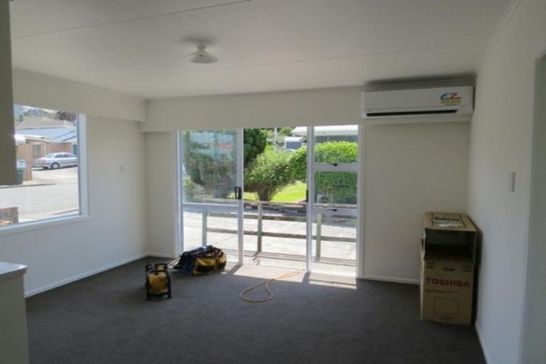 Photo of property in 8 Simons Street, Moturoa, New Plymouth, 4310
