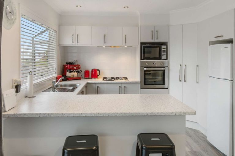 Photo of property in 6 Ajax Place, Highbury, Palmerston North, 4412