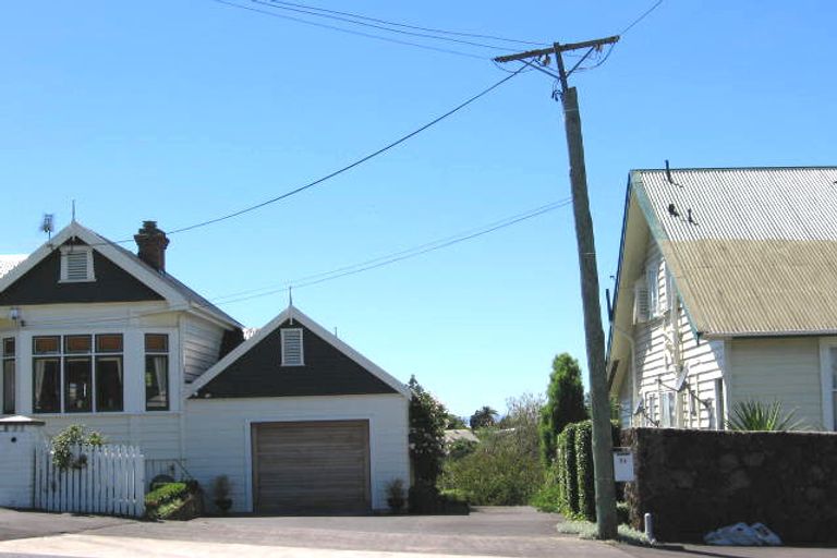Photo of property in 1/7 East Coast Road, Milford, Auckland, 0620