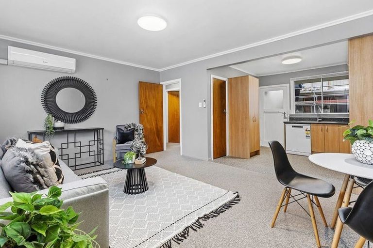 Photo of property in 2/246 Main Road, Tawa, Wellington, 5028