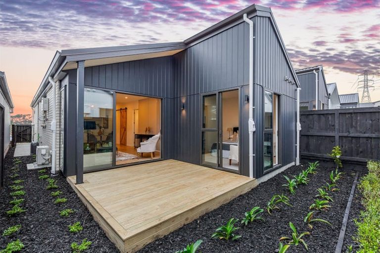 Photo of property in 23 Paretao Street, Massey, Auckland, 0614