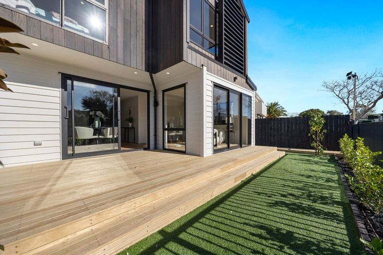 Photo of property in 10e Prince Regent Drive, Half Moon Bay, Auckland, 2012