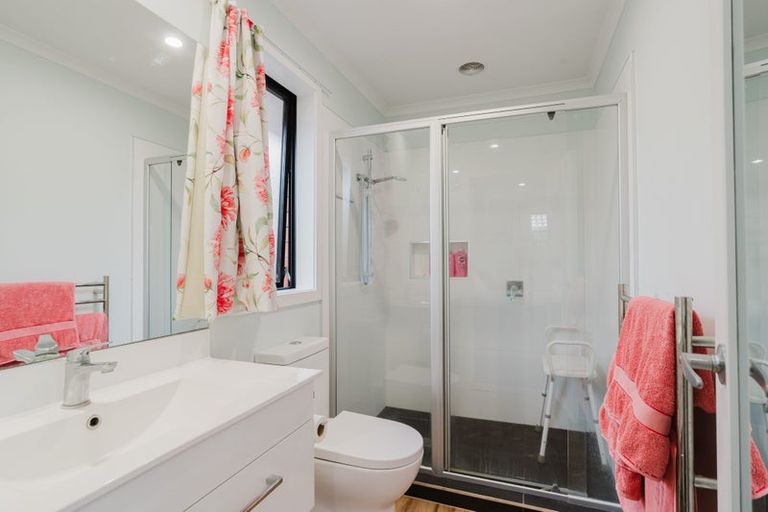 Photo of property in 14 Te Tiireke Drive, Glenview, Hamilton, 3206