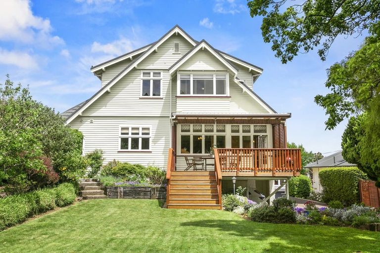 Photo of property in 33 Cameron Street, New Plymouth, 4310