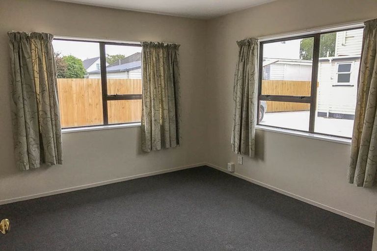 Photo of property in 17 Auburn Avenue, Upper Riccarton, Christchurch, 8041