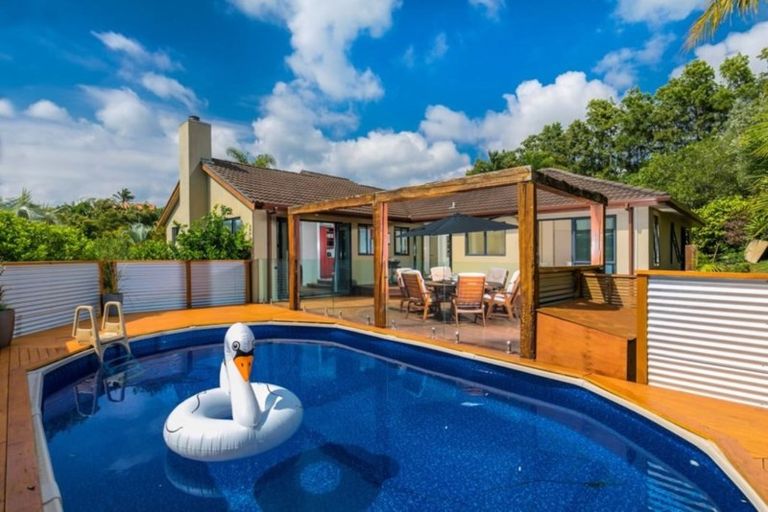 Photo of property in 2 Te Wharau Drive, Greenhithe, Auckland, 0632