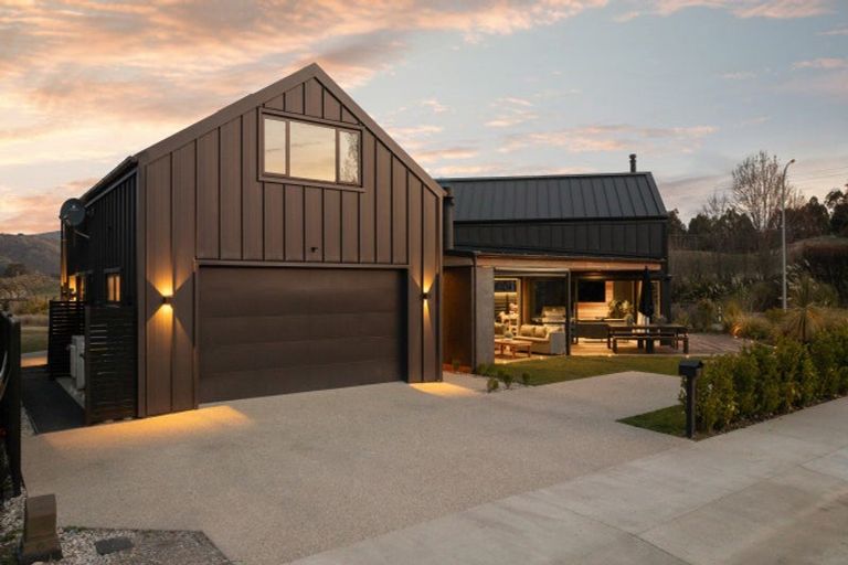 Photo of property in 2 Brodie Avenue, Arrowtown, 9302