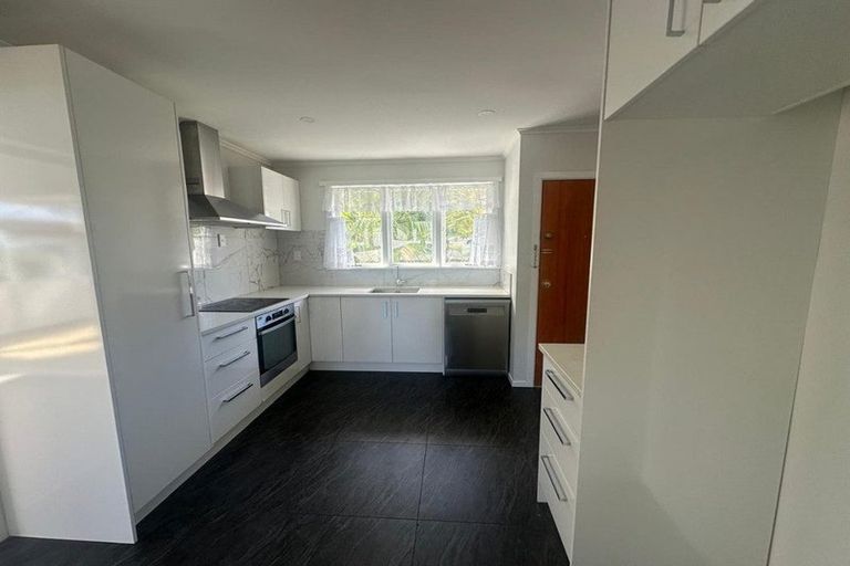 Photo of property in 8 Celsmere Lane, Te Atatu Peninsula, Auckland, 0610
