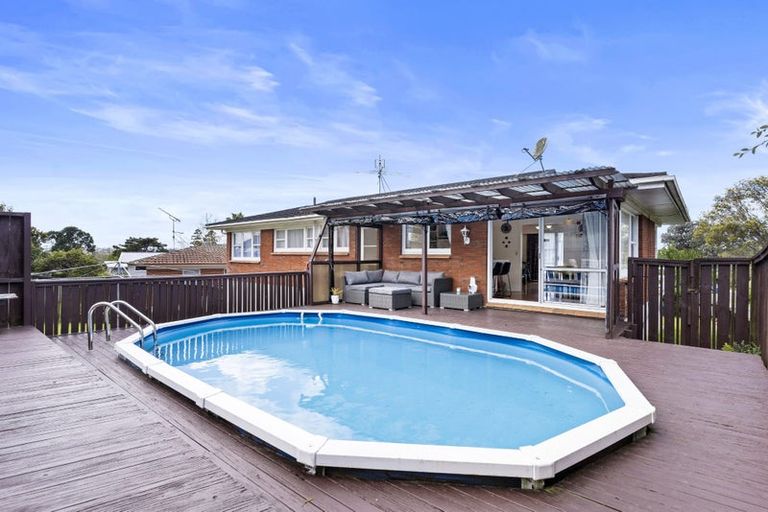 Photo of property in 16 La Trobe Street, Pakuranga Heights, Auckland, 2010