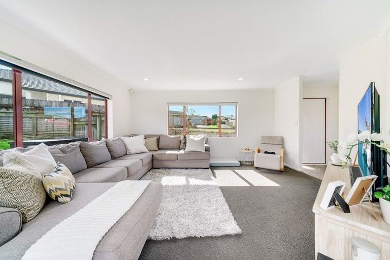 Photo of property in 8 Eloise Place, Clendon Park, Auckland, 2103