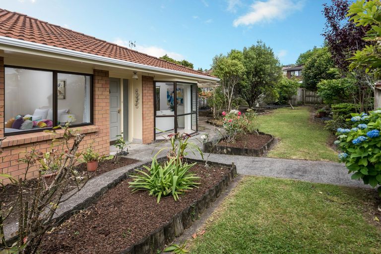 Photo of property in 2/2 Channing Crescent, Botany Downs, Auckland, 2010