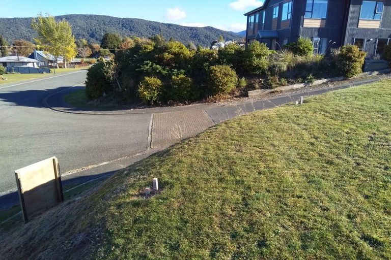 Photo of property in 19 Muriwai Drive, Manapouri, 9679