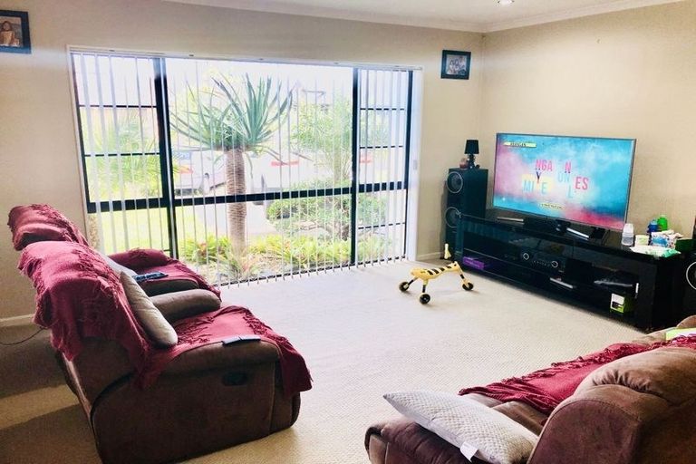 Photo of property in 9 Kalmore Place, Flat Bush, Auckland, 2016