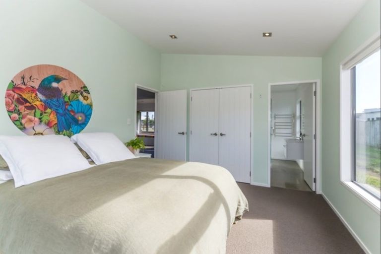 Photo of property in 42 Kent Avenue, Waitarere Beach, Levin, 5510