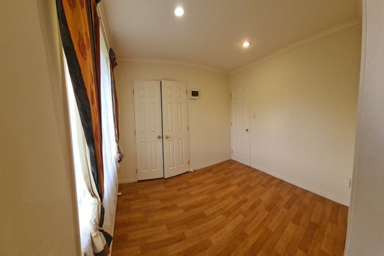 Photo of property in 42 Summerland Drive, Henderson, Auckland, 0612