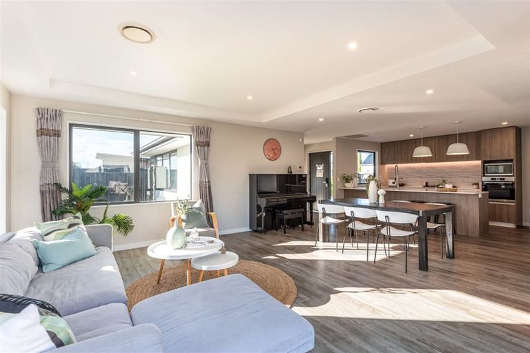 Photo of property in 16 Sorrel Gate, Halswell, Christchurch, 8025