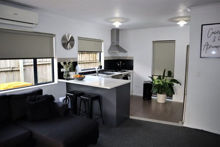 Photo of property in 10 Hinau Street, New Lynn, Auckland, 0600