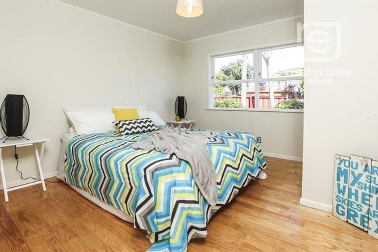 Photo of property in 90 Divich Avenue, Te Atatu South, Auckland, 0602