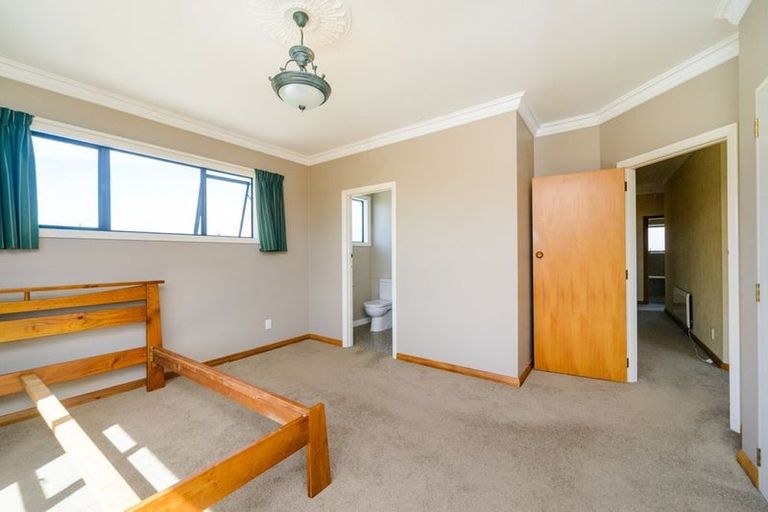 Photo of property in 12 Innes Place, Roslyn, Palmerston North, 4414