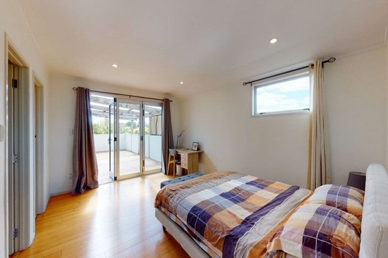 Photo of property in 8 Leatham Crescent, Opaheke, Papakura, 2113