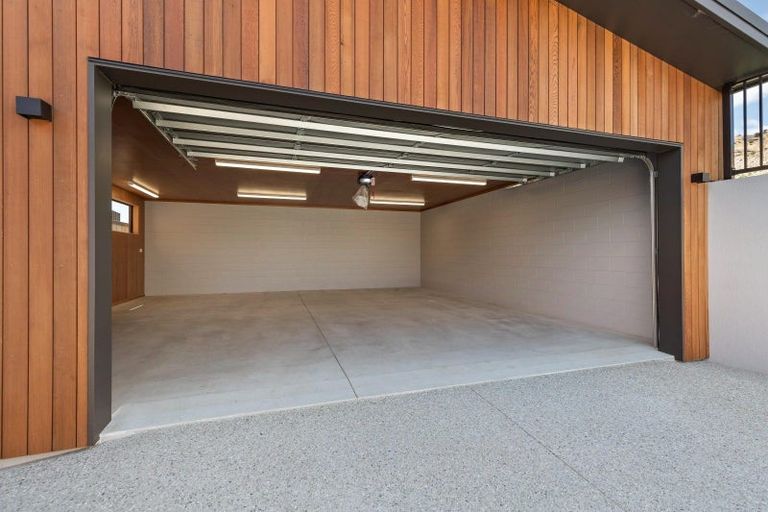 Photo of property in 6 Red Deer Rise, Kelvin Heights, Queenstown, 9300